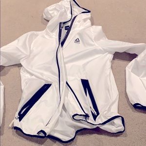 Wind breaker/running rain coat